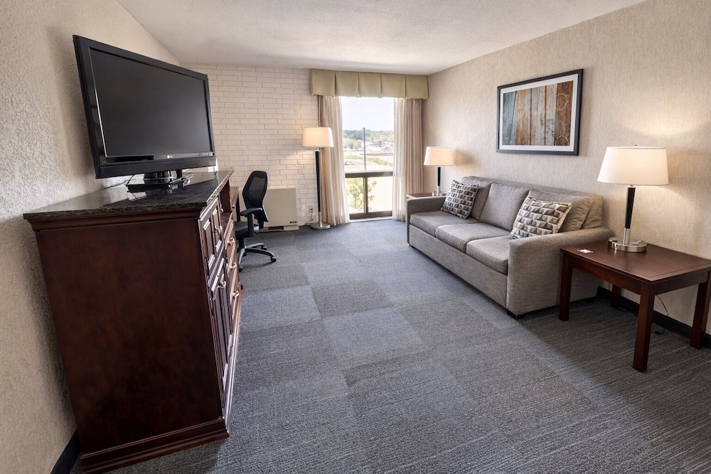 DELUXE, QUEEN BED, SOFA