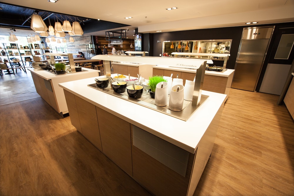 restaurant cafeteria