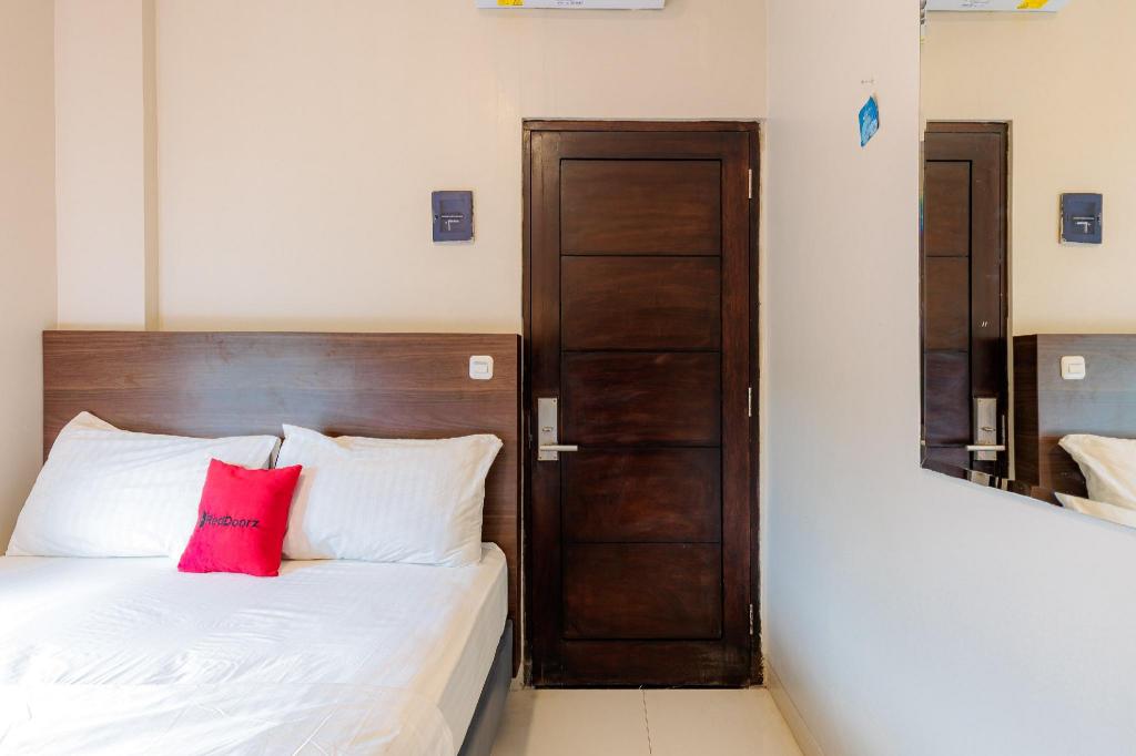 RedDoorz near Taman Palem 19/45