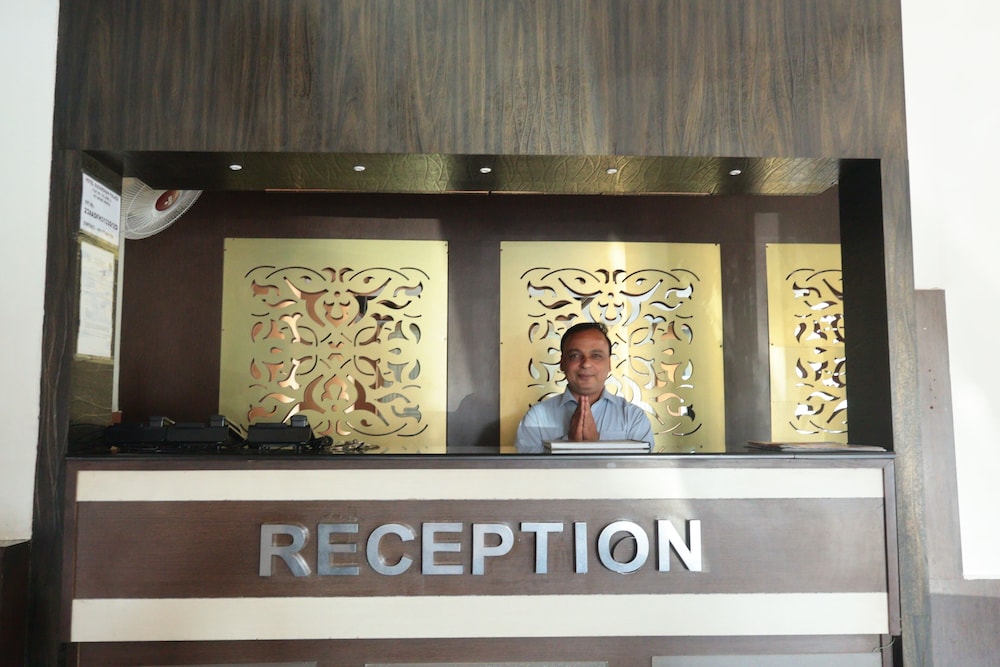 HOTEL SUDARSHAN PALACE 6/48