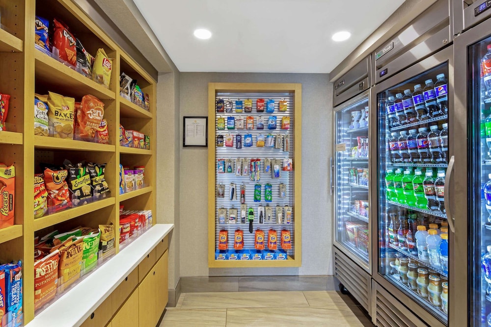 La Quinta Inn & Suites by Wyndham San Francisco Airport N 3/23