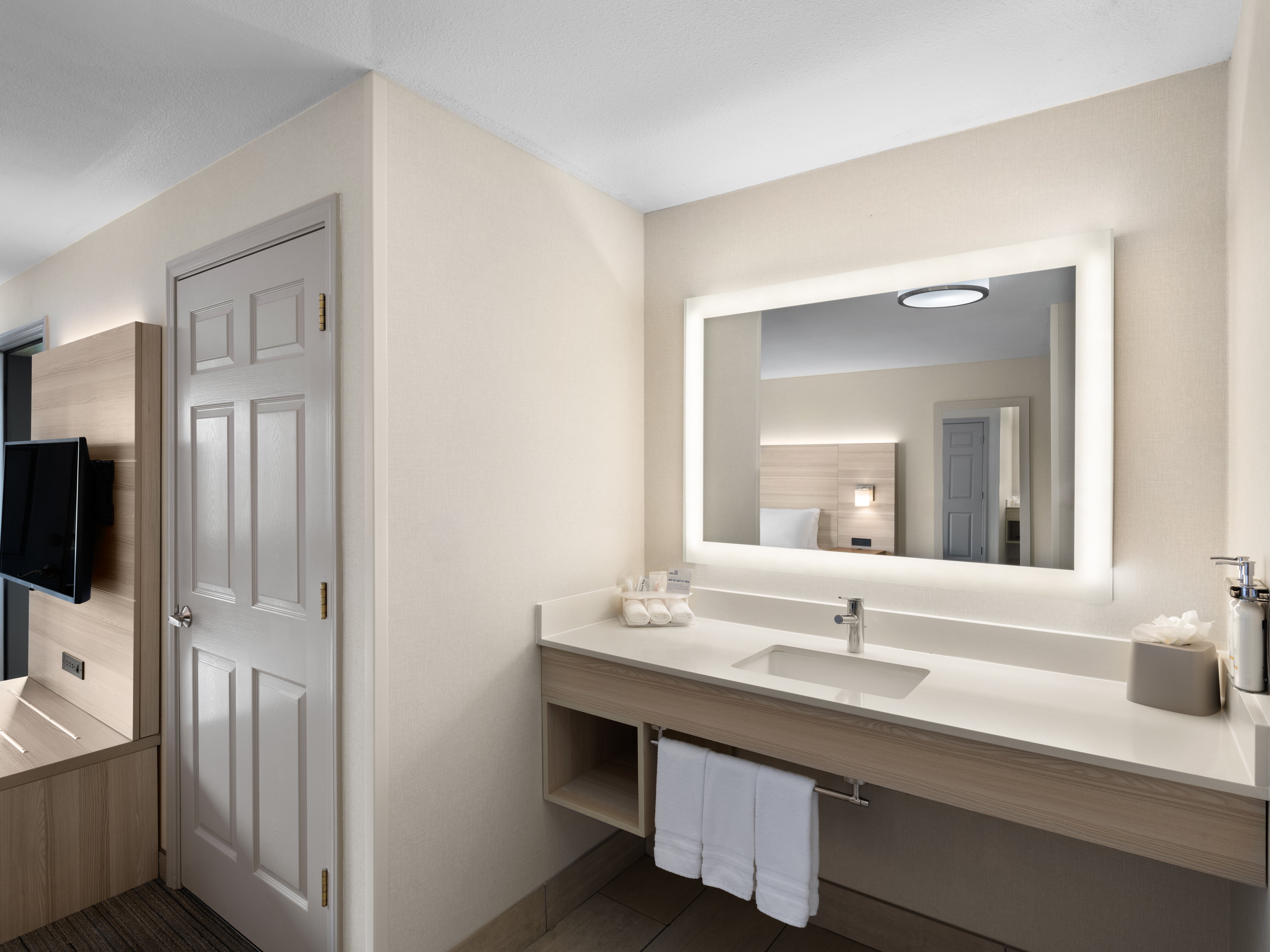 Holiday Inn Express Fort Bragg 31/31