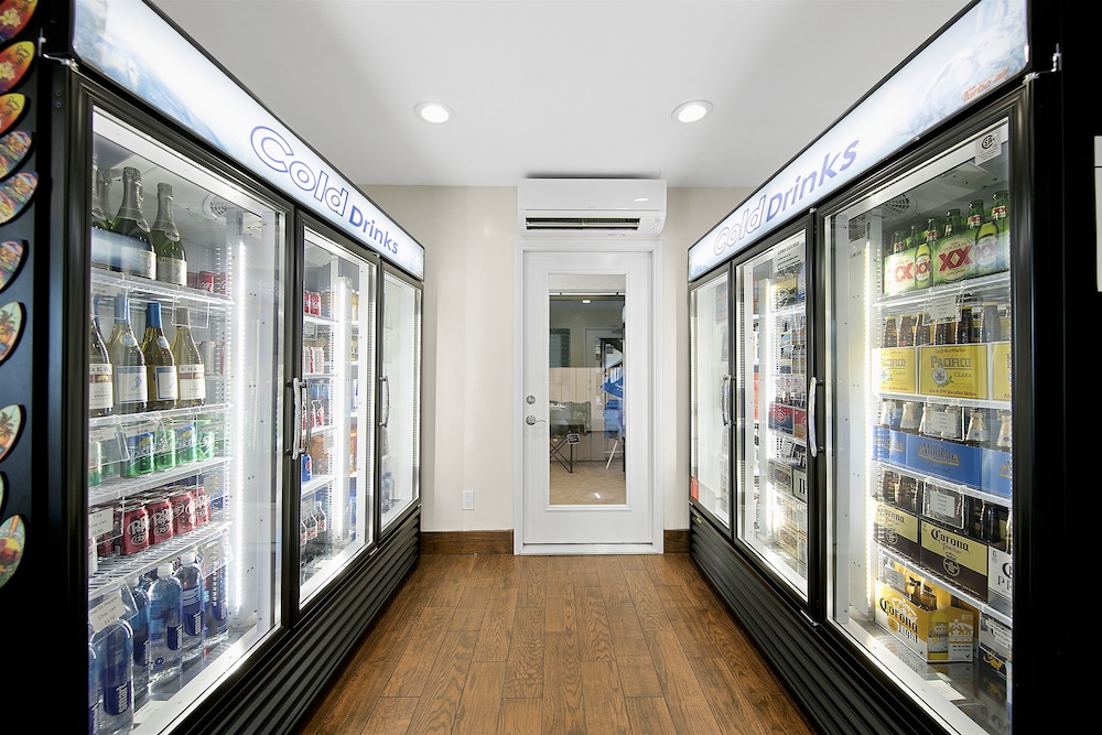 Ocean Beach Hotel 48/69