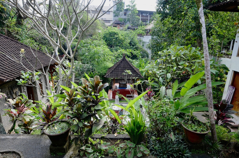 Yuliati House 41/50