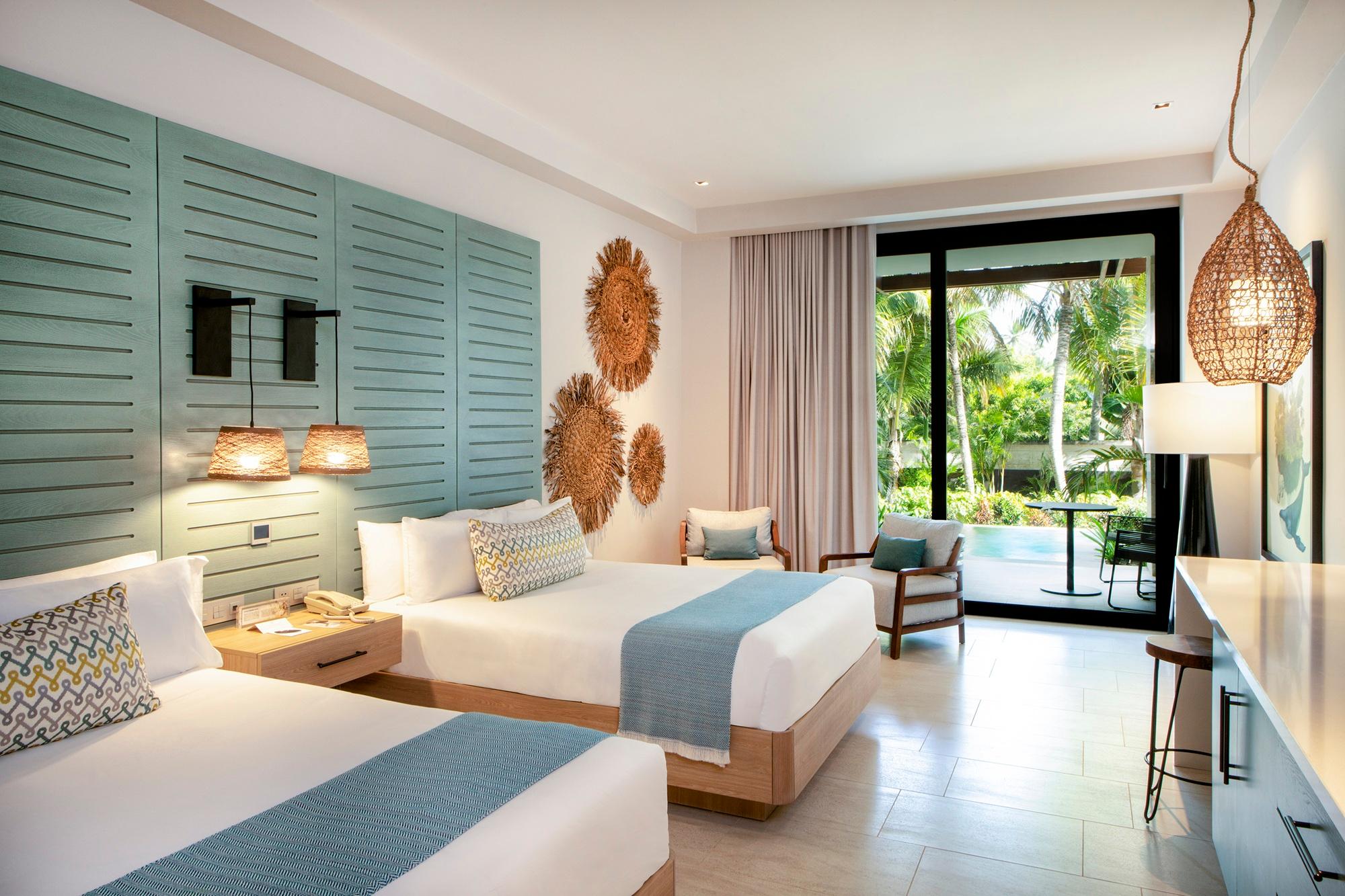 Swim Up, Unique, Junior Suite, 2 Queen Beds