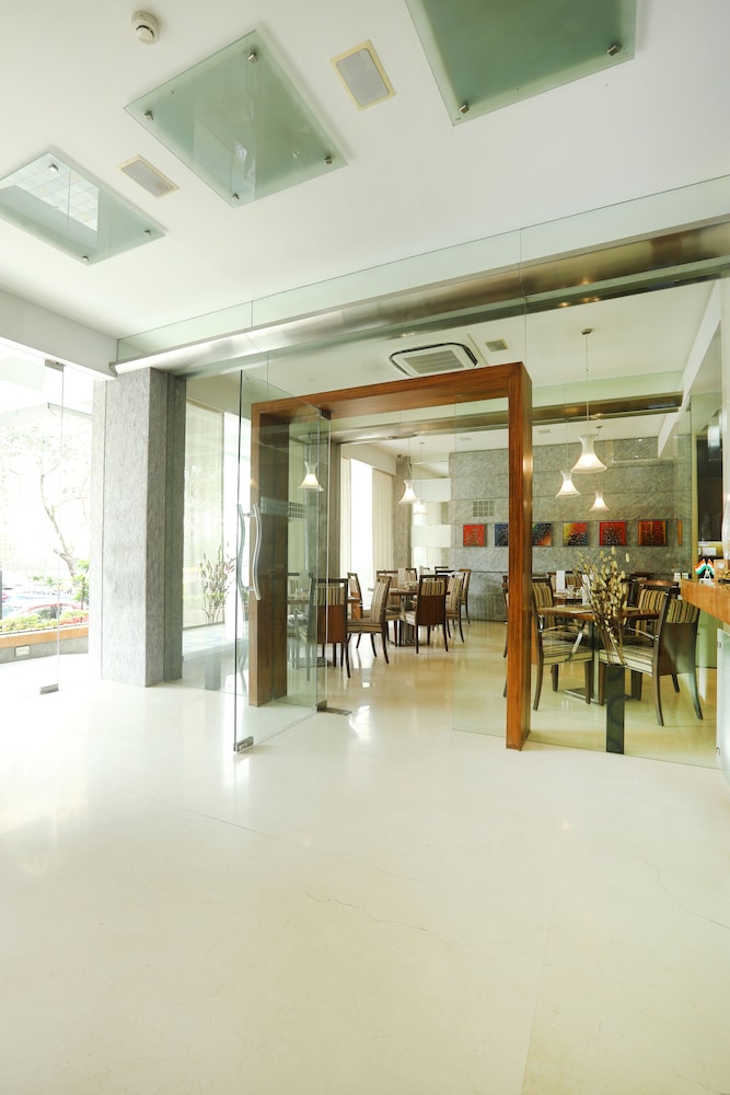 Regency Hotel 39/53