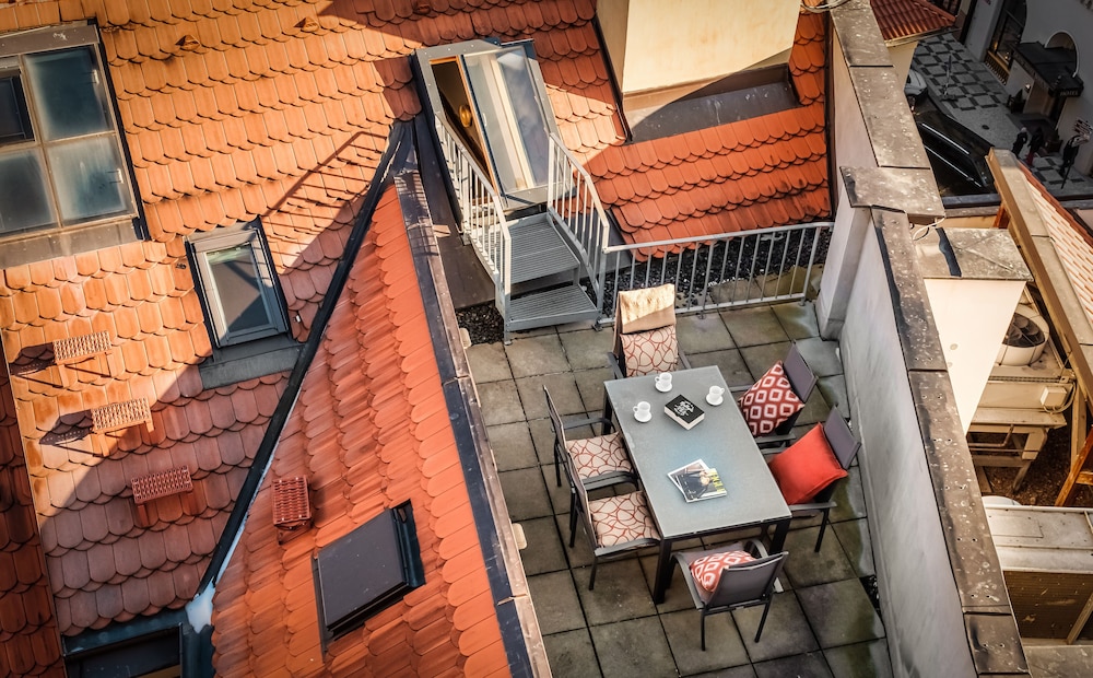 4 Arts Apartments by Adrez Living 38/52