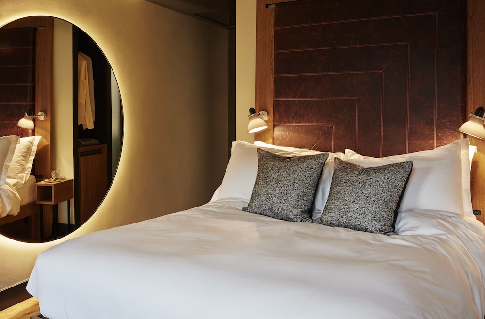 COZY, DOUBLE BED