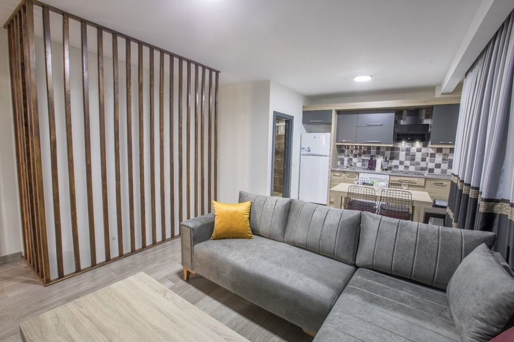 Elanis Suites 22/40