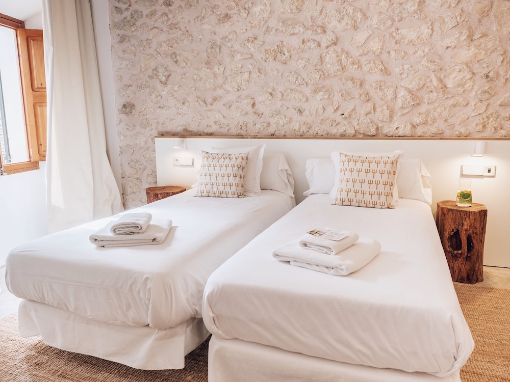 Can Cota Boutique Hotel 45/67