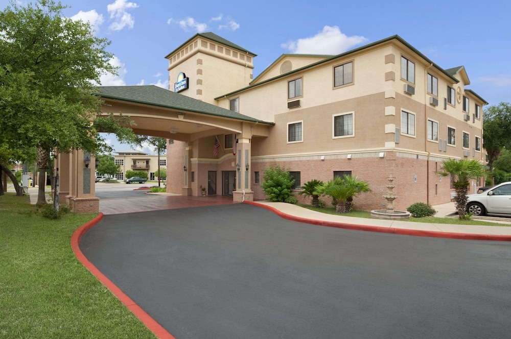 Days Inn & Suites by Wyndham San Antonio North/Stone Oak 1/63