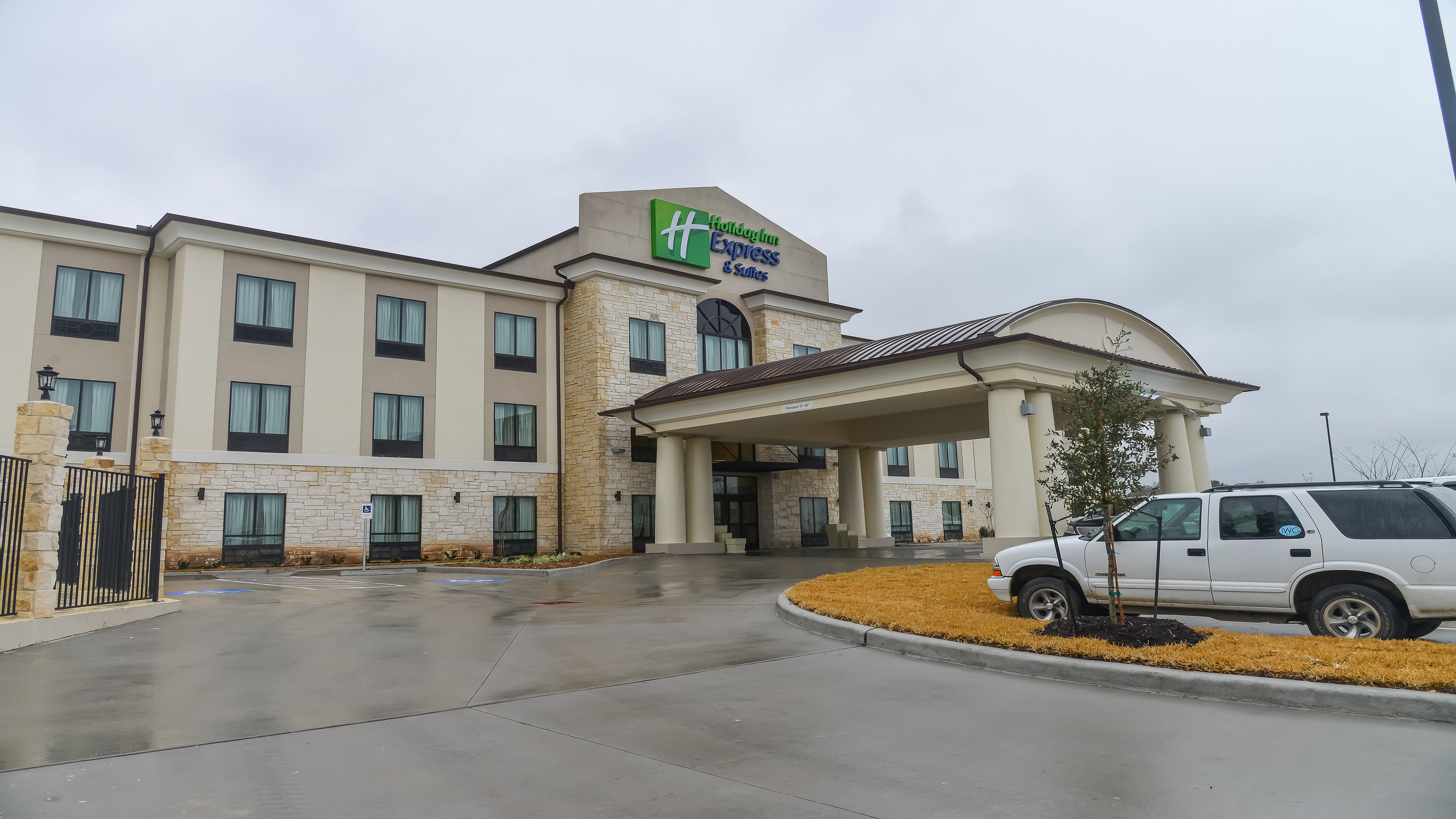 Holiday Inn Express Suites Cuero 47/52