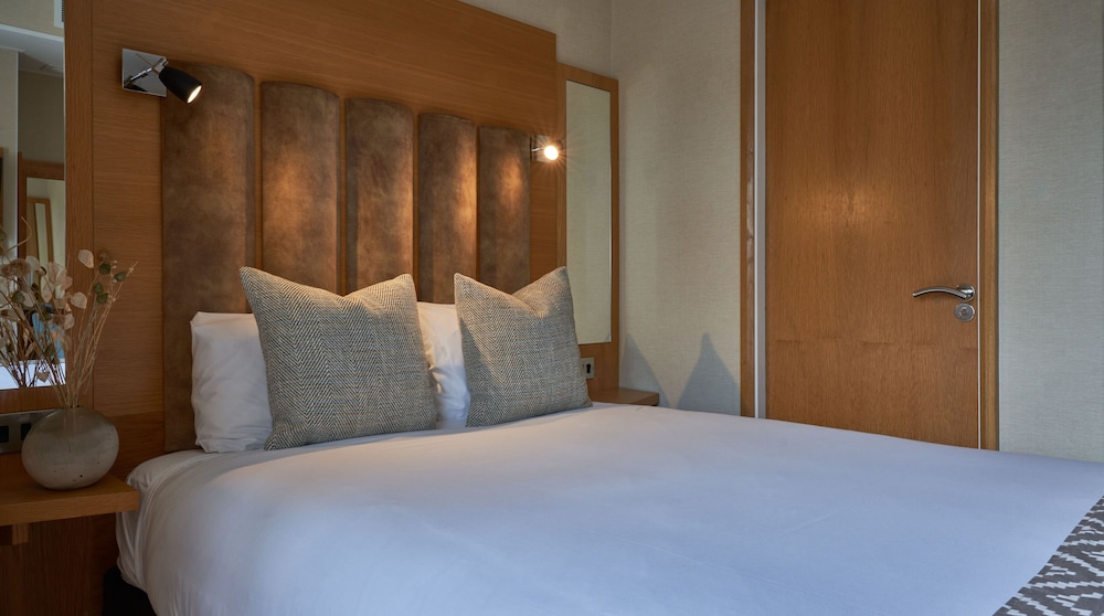 غرفة اقتصادية بسرير مزدوج، The Fairlawns Hotel And Spa 6/8