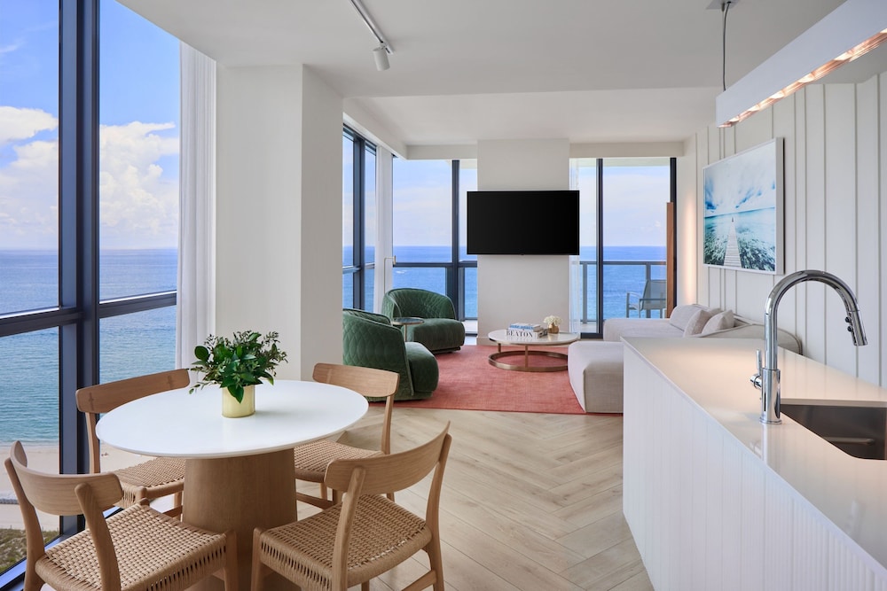 W South Beach Hotel 43/68