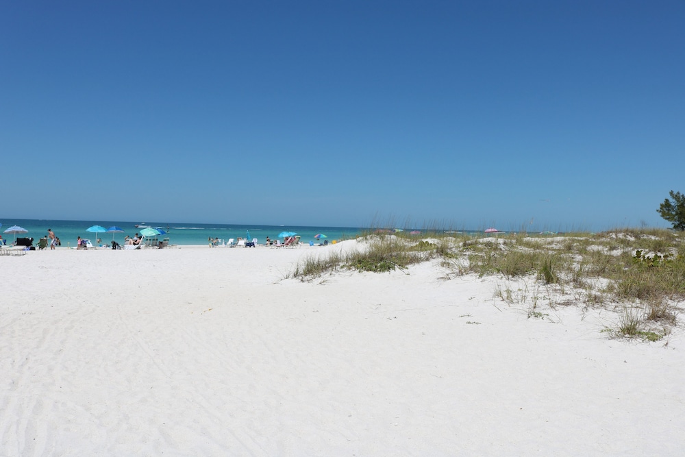 Tortuga Inn Beach Resort 60/76