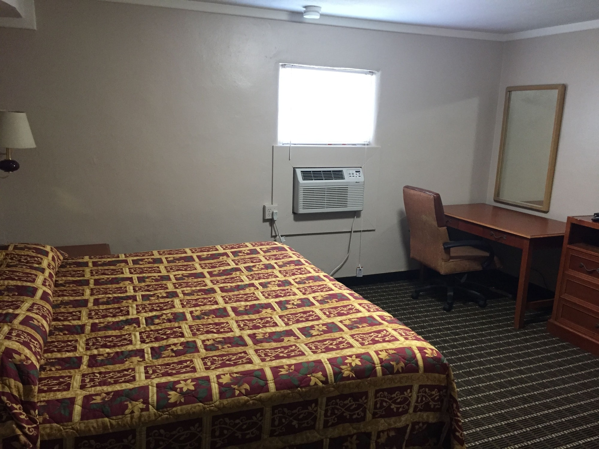 ROOM, KING BED
