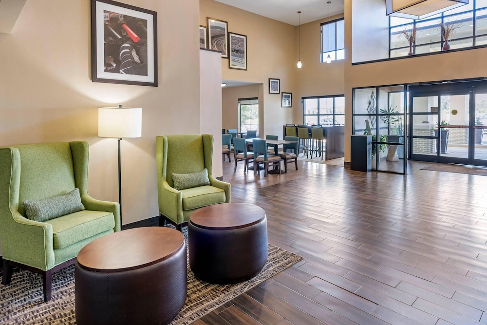 Comfort Inn and Suites Lincoln AL 35/61