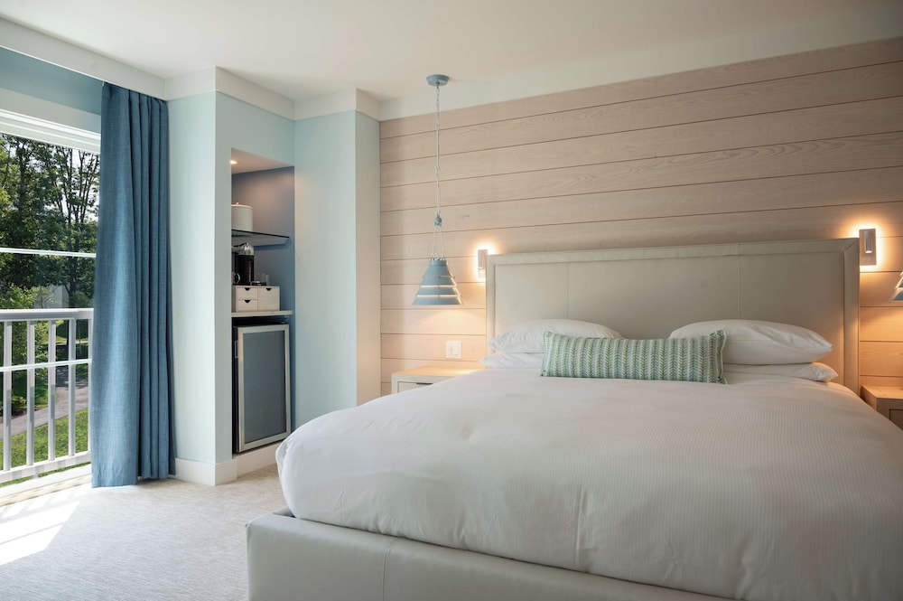 Room, King Bed, Cove Side, Accessible