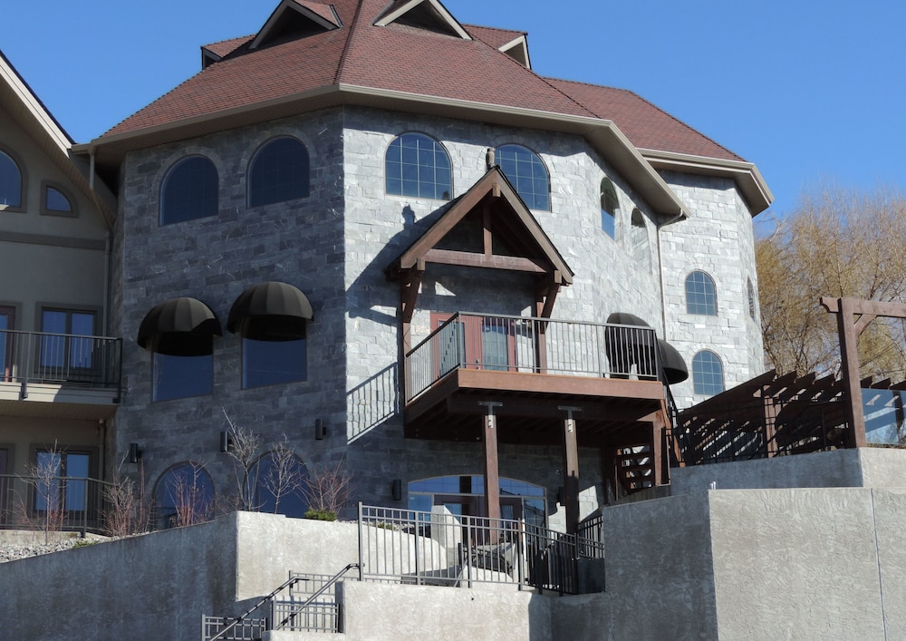 The Castle at Swan Lake 10/41