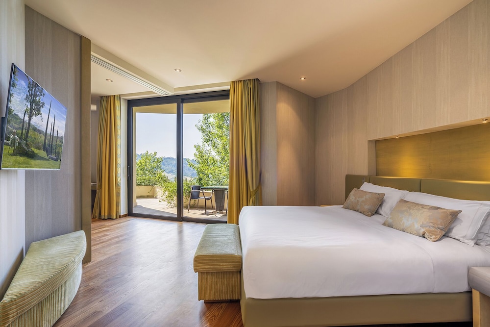 Gold, Suite, King Bed, Terrace