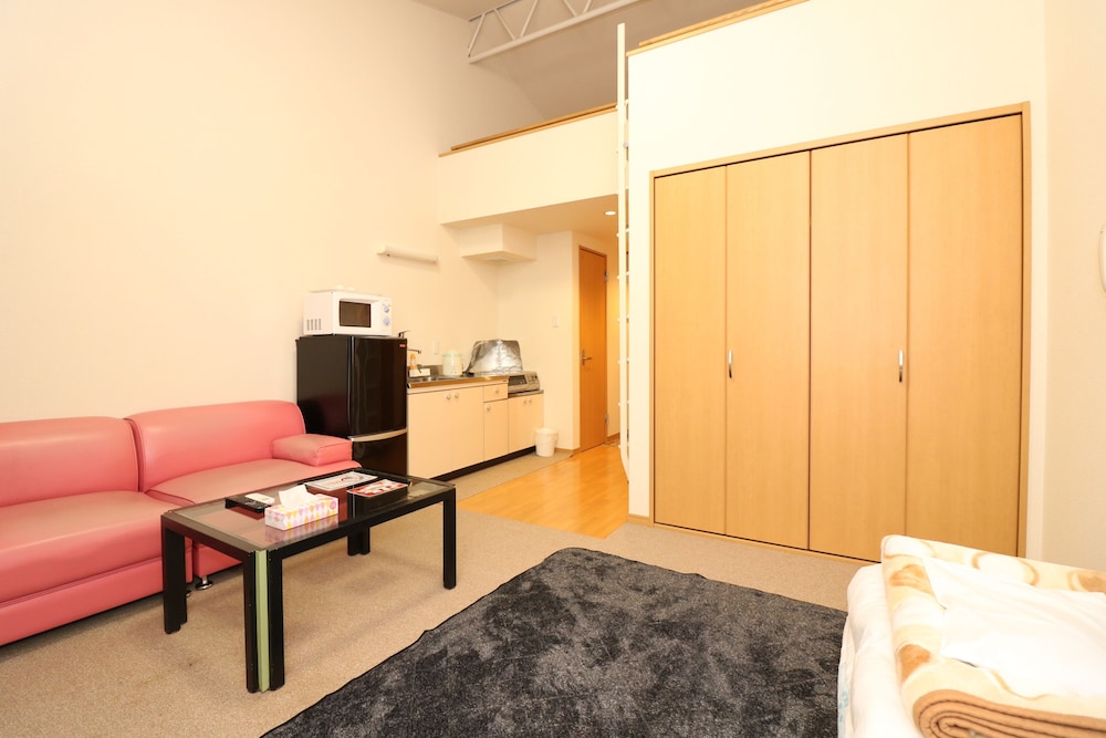 Bk Hotel & Weekly 20/34