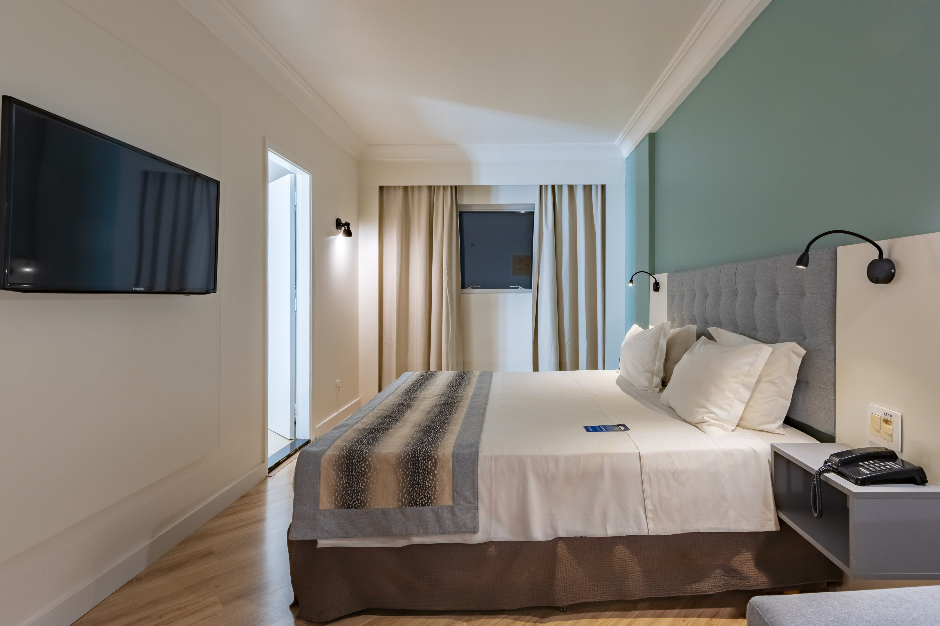 Bristol International Airport Hotel 12/50
