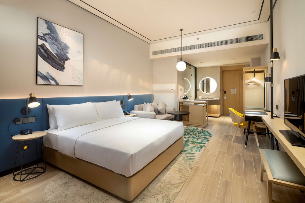 Comfort, King Bed, Lake View