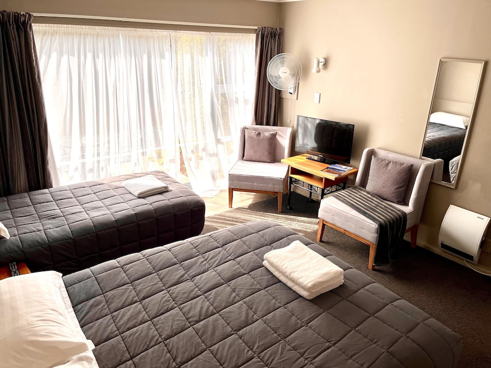 Manuka Crescent Motel 33/63
