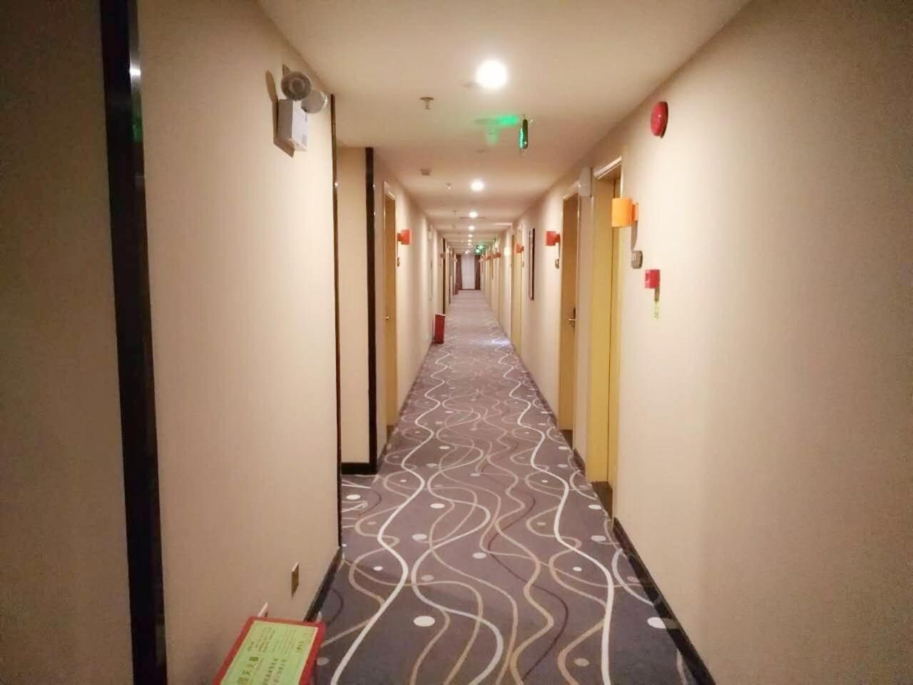 7 Days Premium (Shenzhen Songgang Yanchuan) 36/41