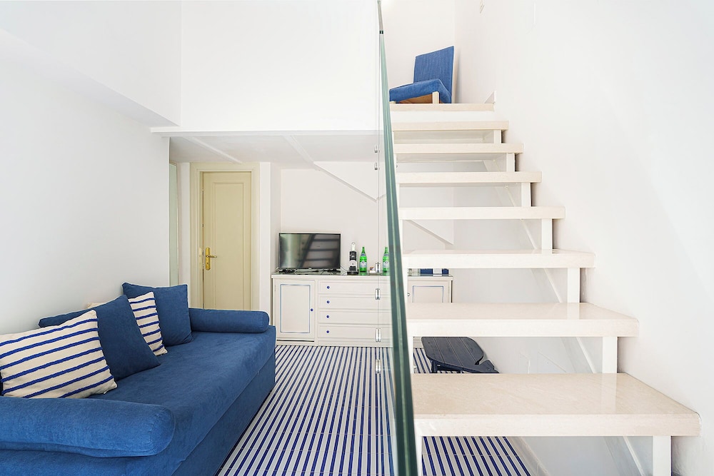 Junior Suite, Double Bed, Garden View, Continental Mare 9/10