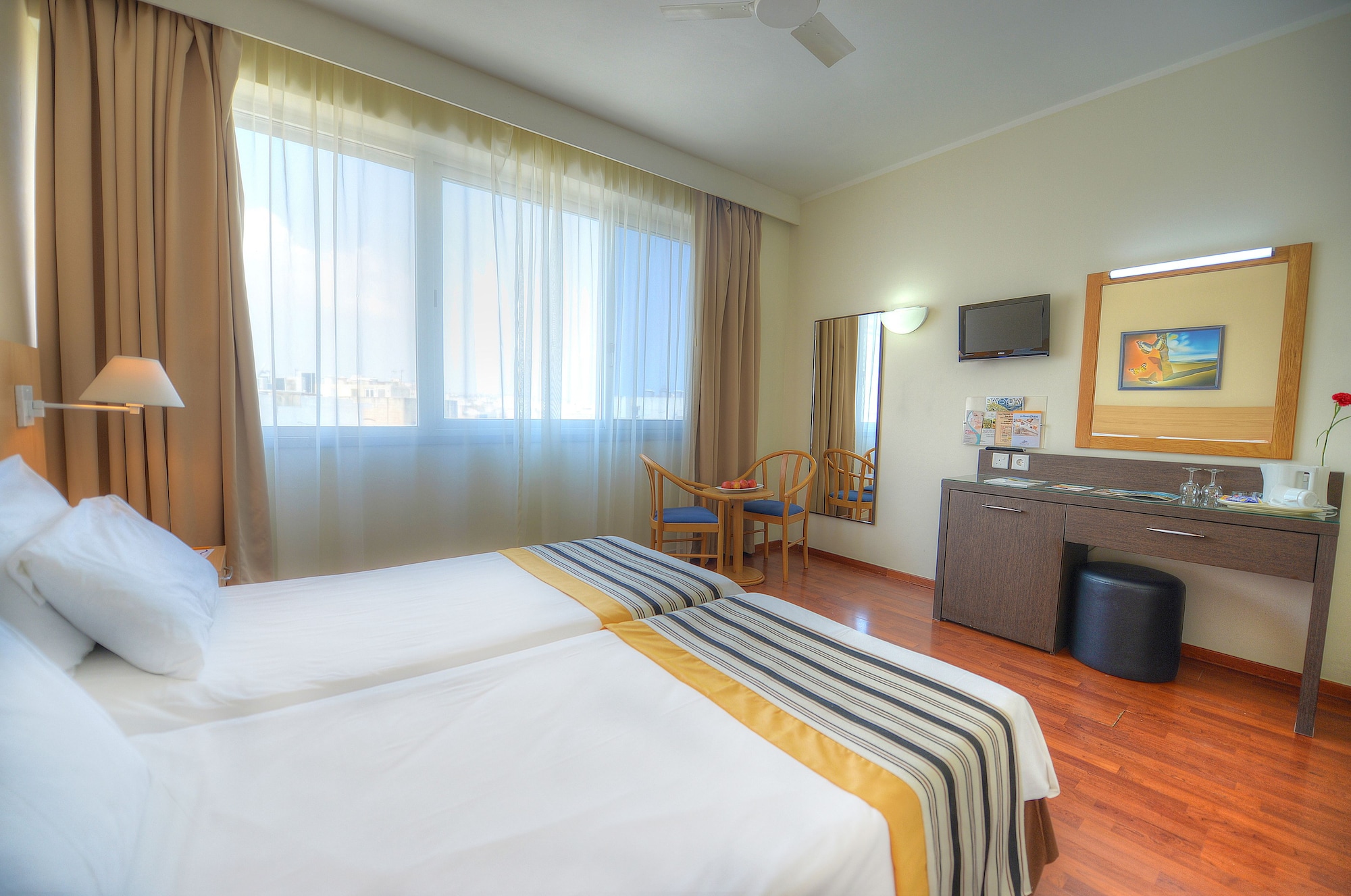 ECONOMY, TWIN BEDS