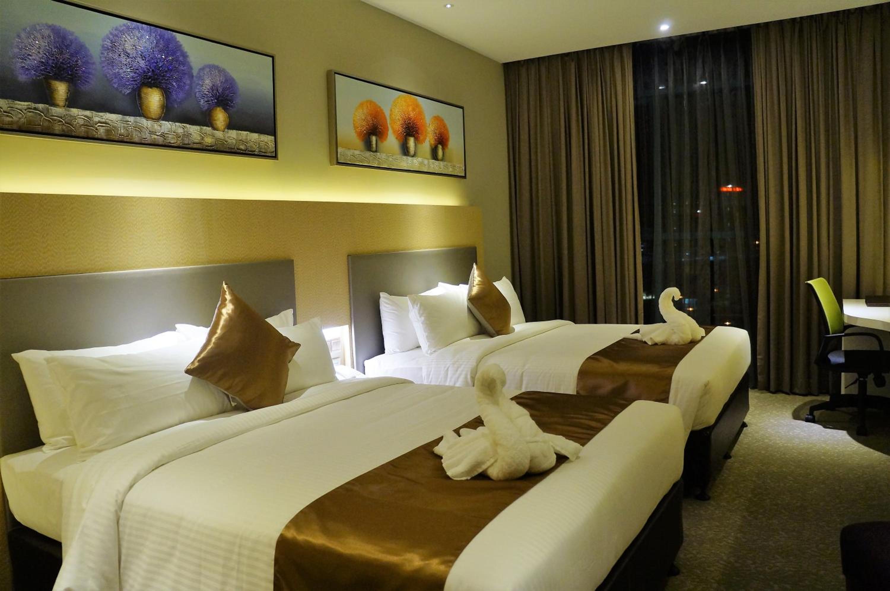 Premier, Twin Beds