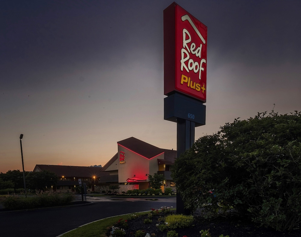 Red Roof PLUS+ Boston - Framingham in FRAMINGHAM - MA
