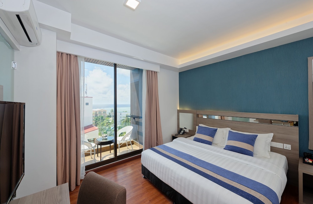 Arena Beach Hotel 8/48
