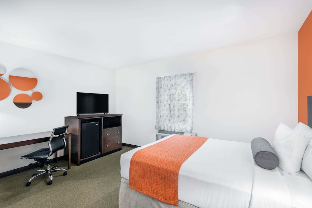 Howard Johnson by Wyndham Quincy/Boston 4/16