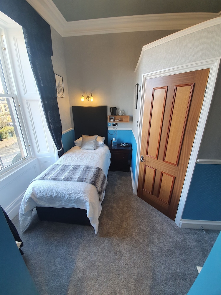 Lauderville Guest House 16/71