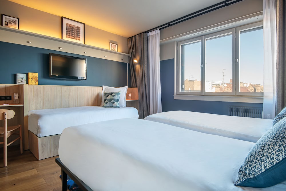 ROOM, TRIPLE