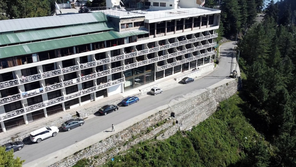 Shangrila Hotel & Resort Changla Gali 9/57