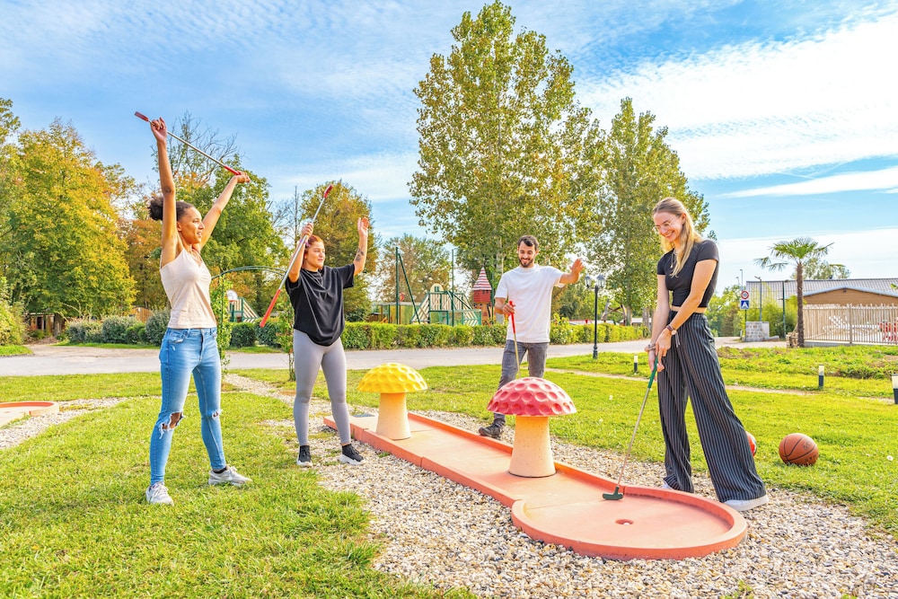 Camping Club Le Parc De Paris - Caravan Park 26/50