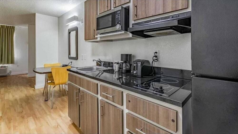 Suburban Studios Dallas Northwest Walnut Hill 47/49