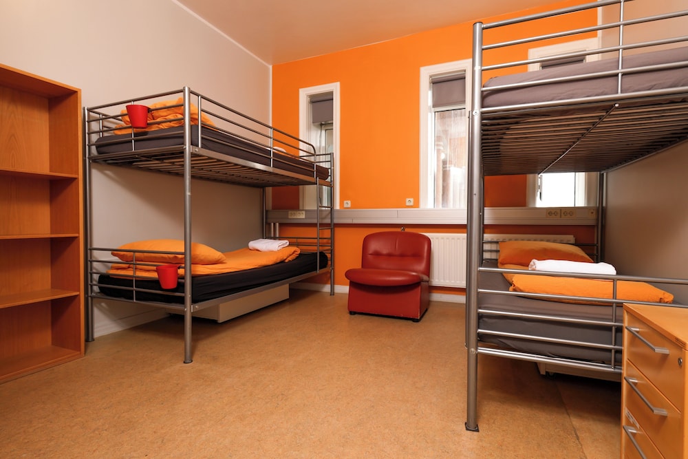 Hostel B47 33/45