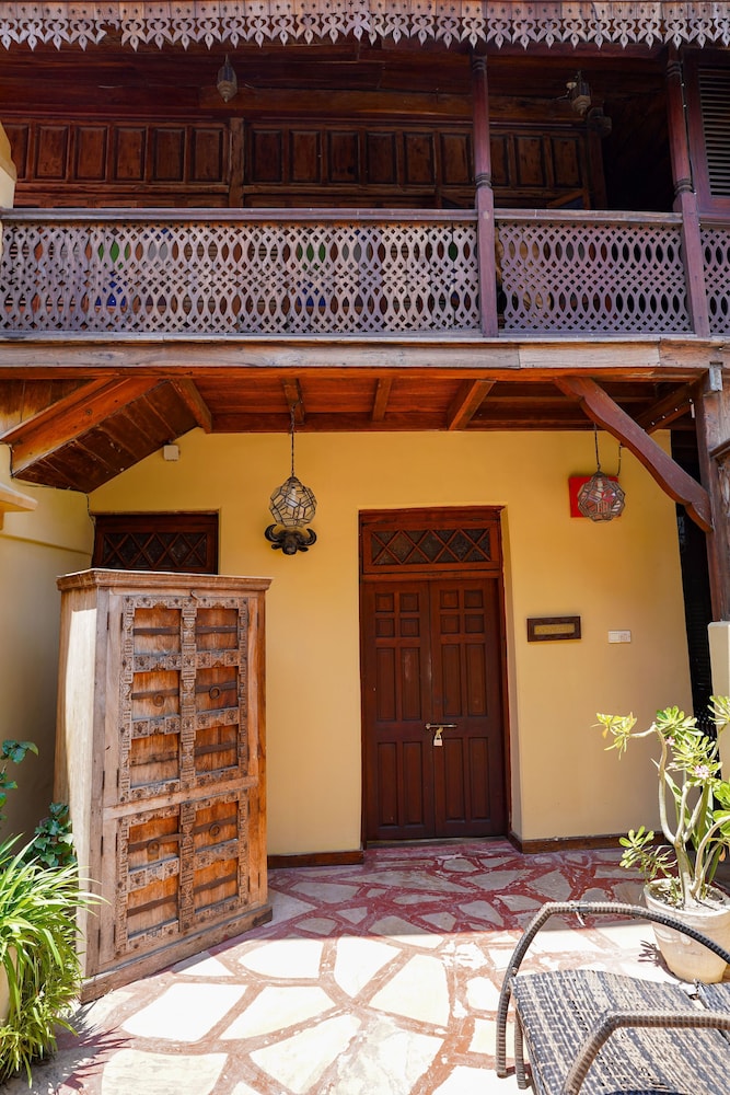 Jafferji House 2/77