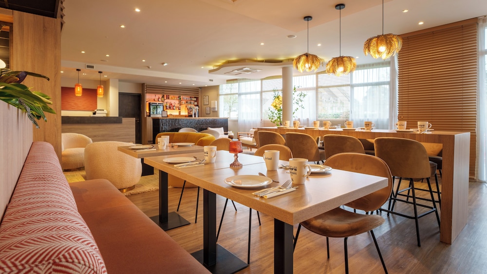 Kyriad Prestige Vannes Centre Palais Des Arts 44/66