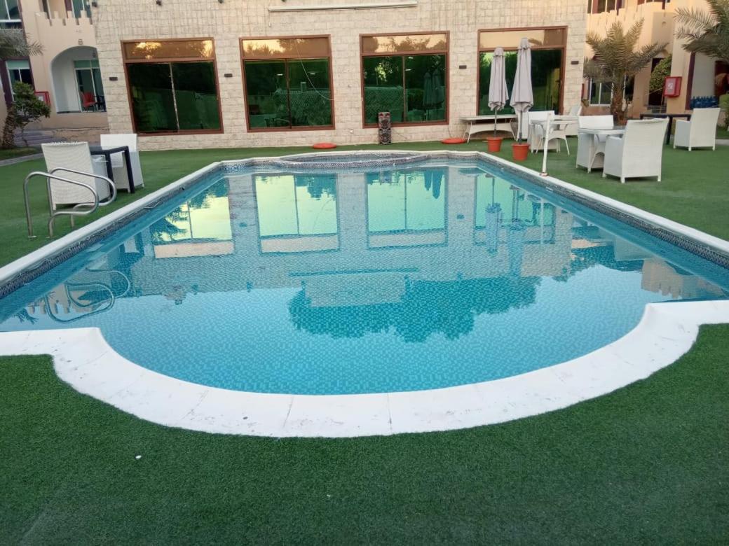 Corniche Palace Hotel 40/45