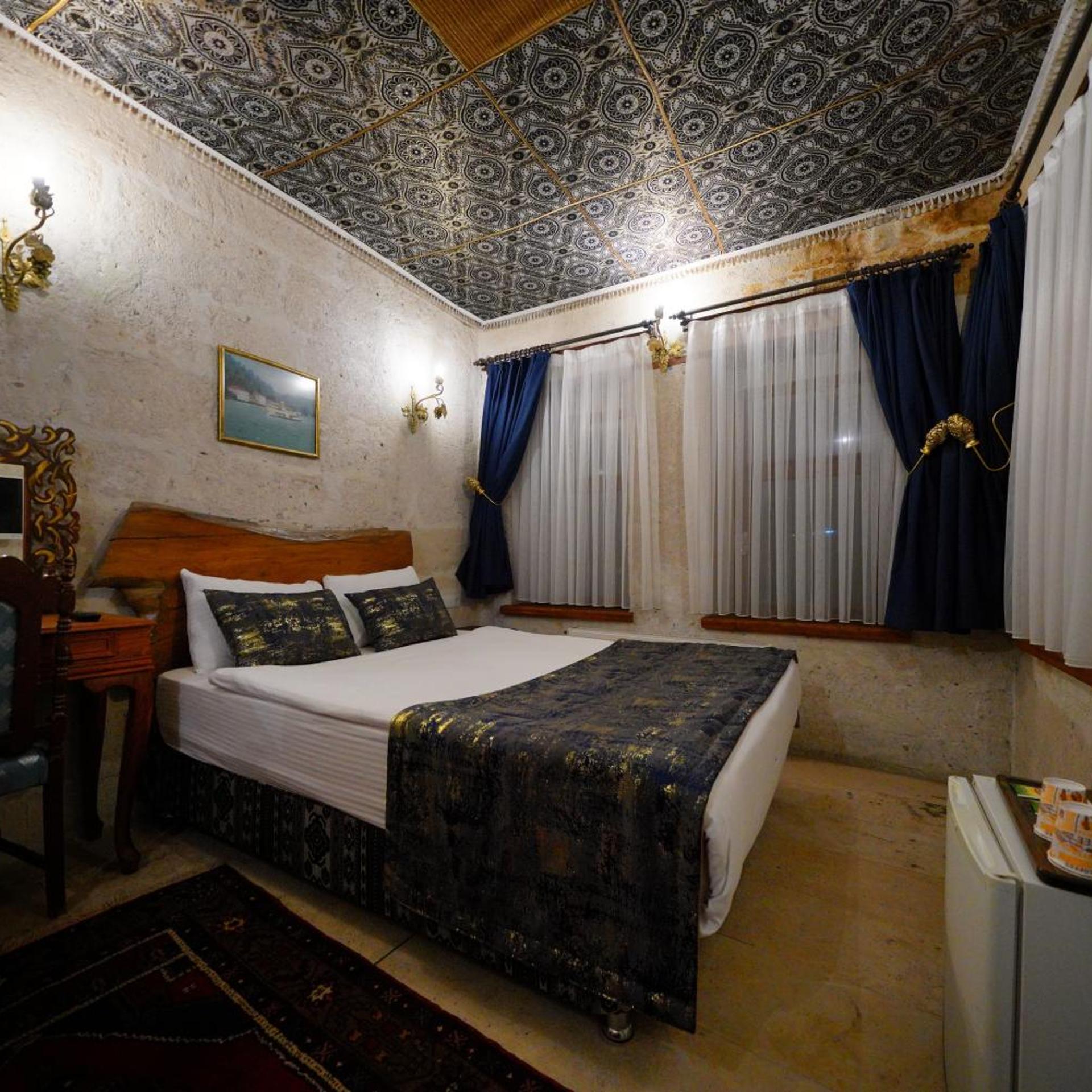 Stone, Double Bed, Valley View