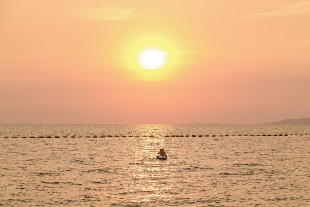 Welcome World Beachfront Resort 43/47