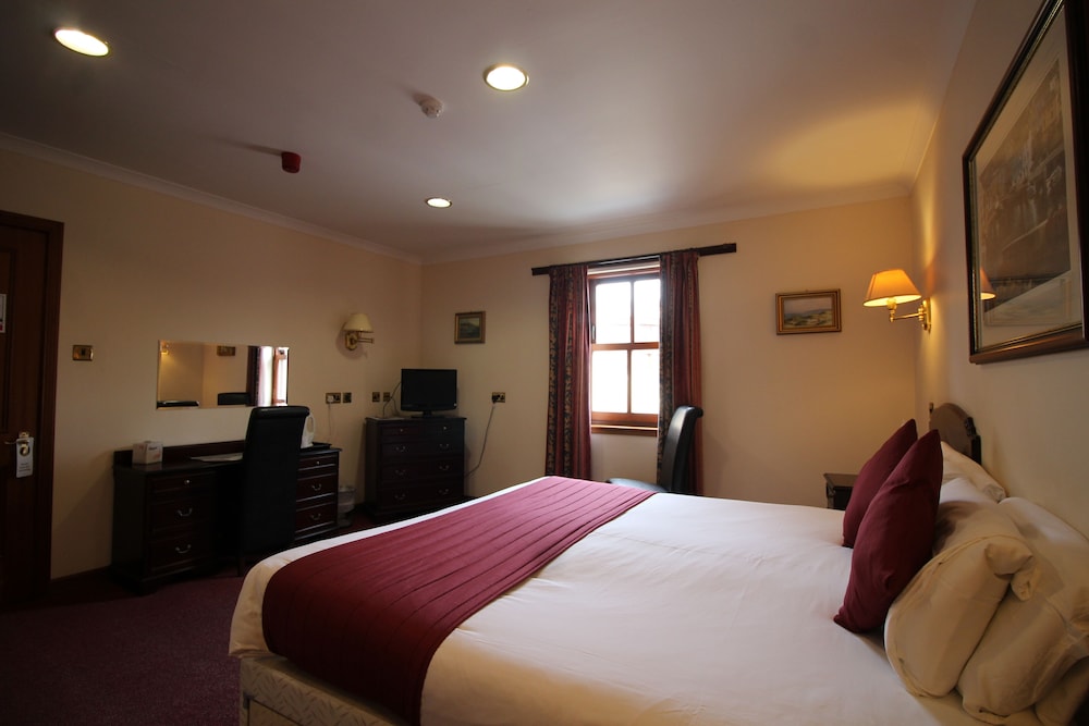 The Royal Hotel 6/50