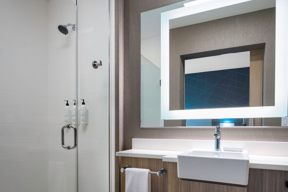 SpringHill Suites by Marriott Charlotte Airport Lake Pointe 15/16