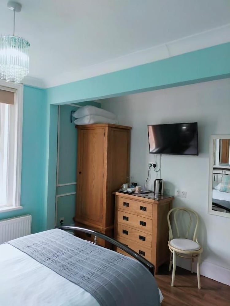 The Groveside Guest House 17/48