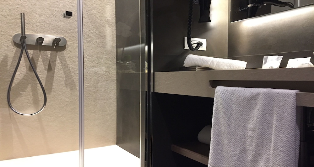 Private Luxury Suite 65/69